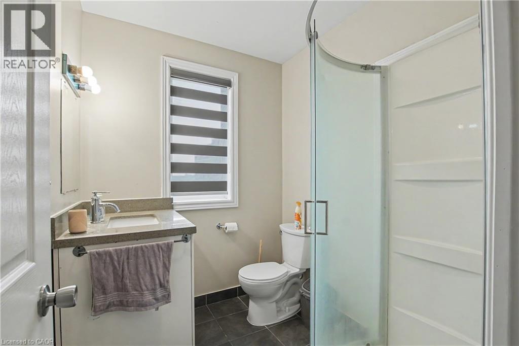 16 COLUMBIA Street W thumbnail 9