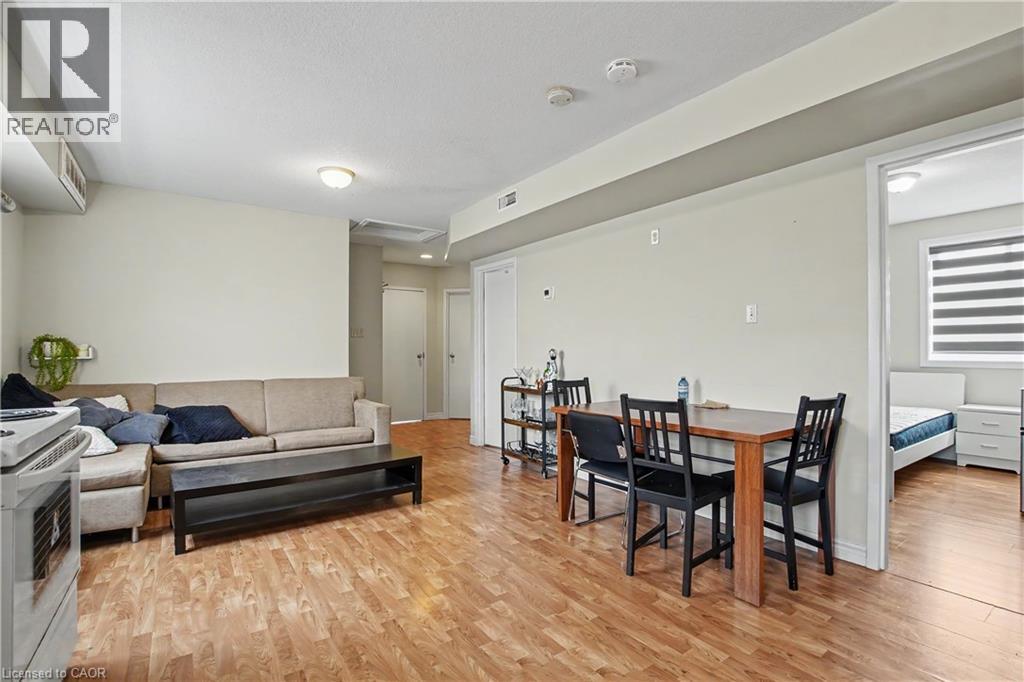 16 COLUMBIA Street W thumbnail 4