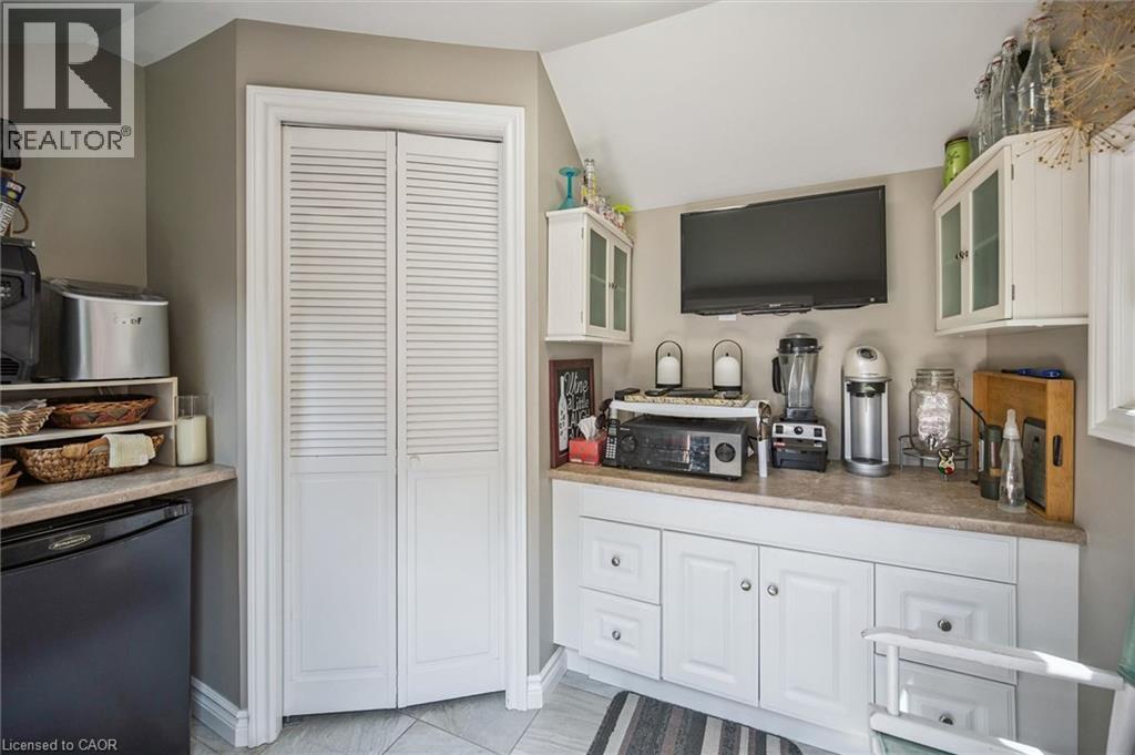 574 SPRUCEHILL Avenue thumbnail 36