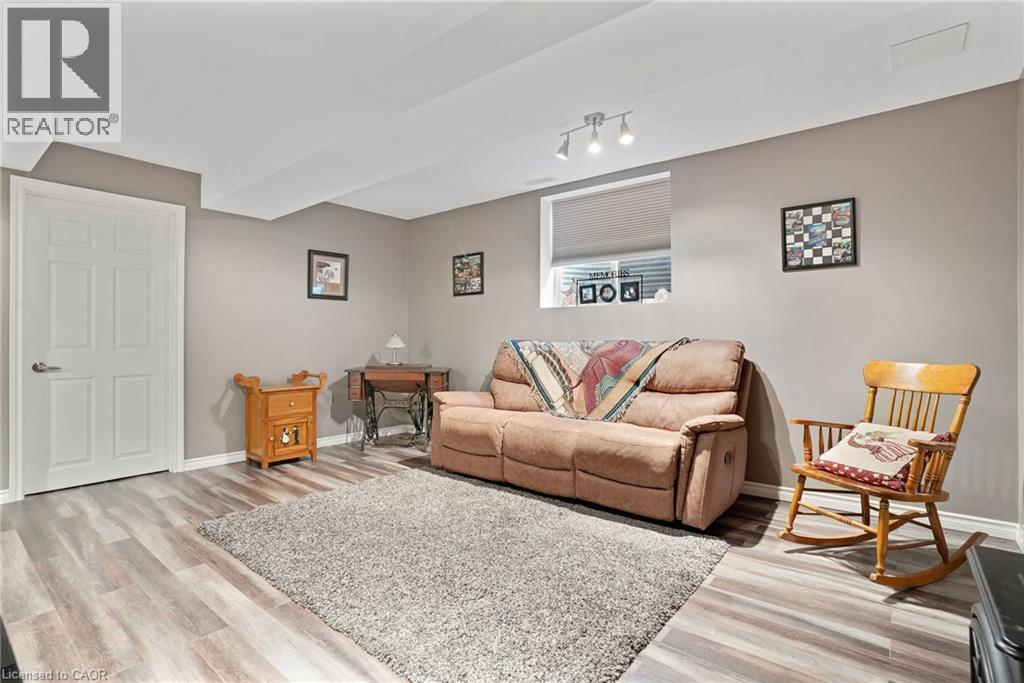 214 SNYDERS Road E Unit# 4 thumbnail 36