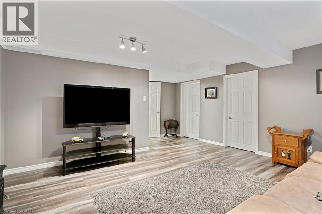 214 SNYDERS Road E Unit# 4 thumbnail 35