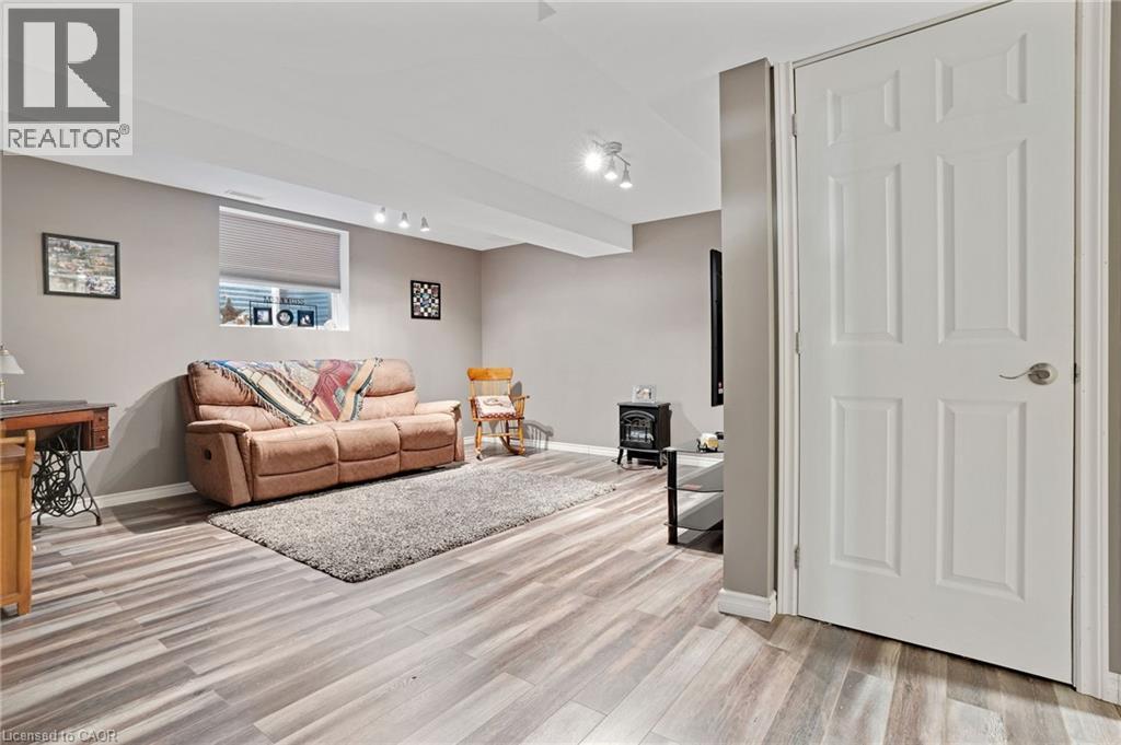 214 SNYDERS Road E Unit# 4 thumbnail 33