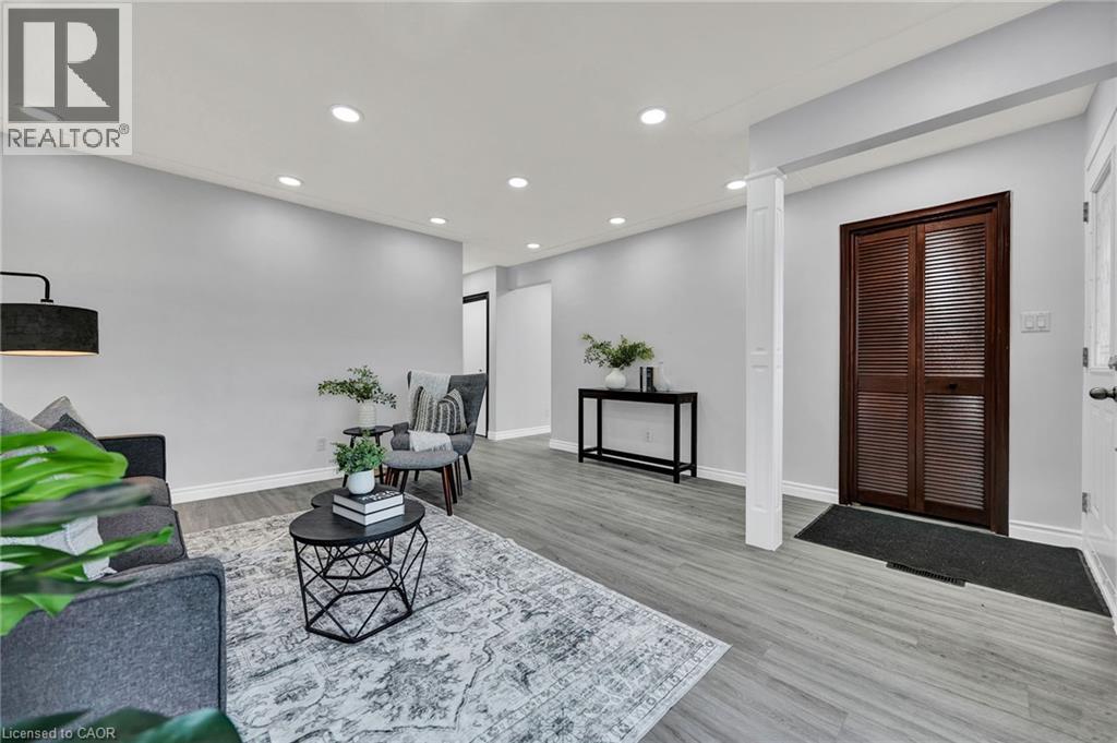 246 HILLCREST Road thumbnail 10