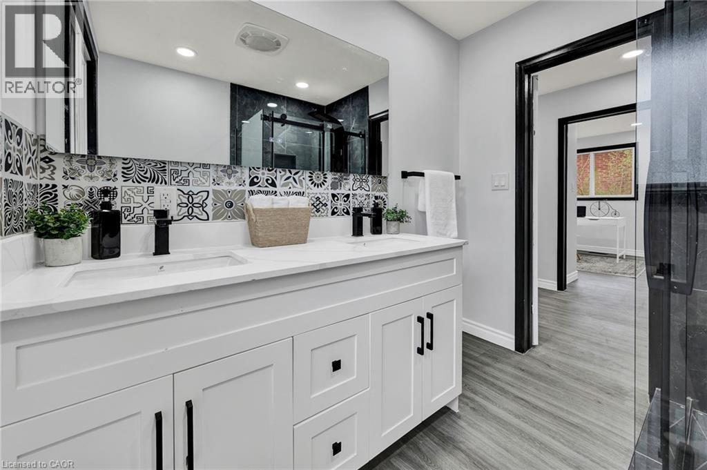 246 HILLCREST Road thumbnail 17