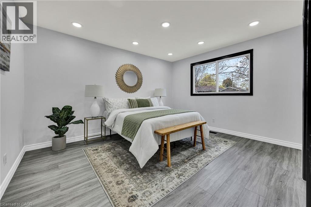 246 HILLCREST Road thumbnail 18