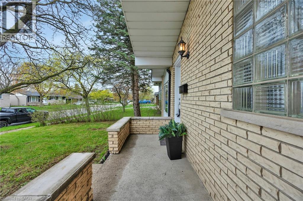 246 HILLCREST Road thumbnail 3