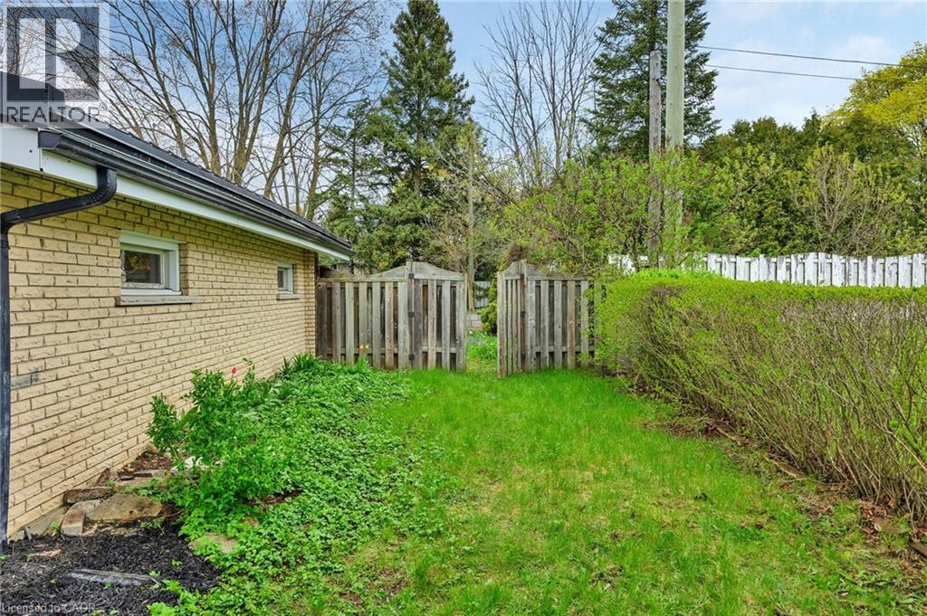 246 HILLCREST Road thumbnail 35