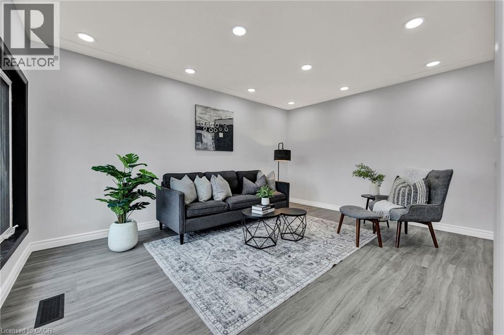 246 HILLCREST Road thumbnail 9