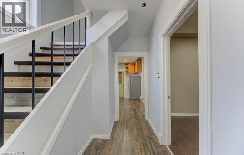 138 COURTLAND Avenue E thumbnail 3