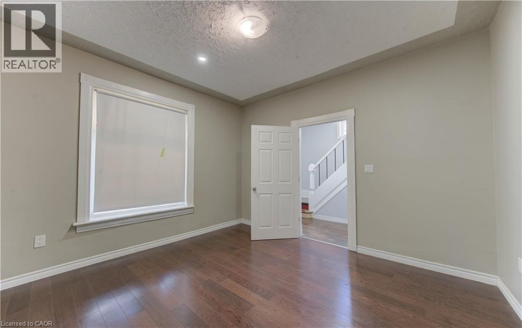 138 COURTLAND Avenue E thumbnail 4