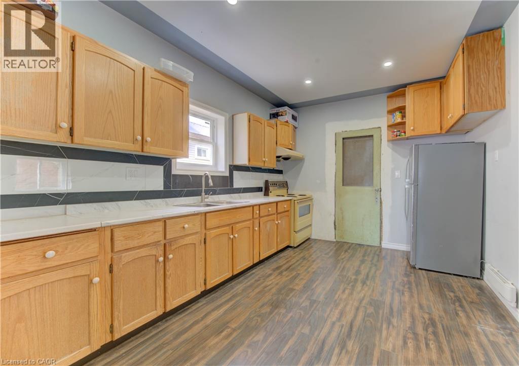 138 COURTLAND Avenue E thumbnail 5