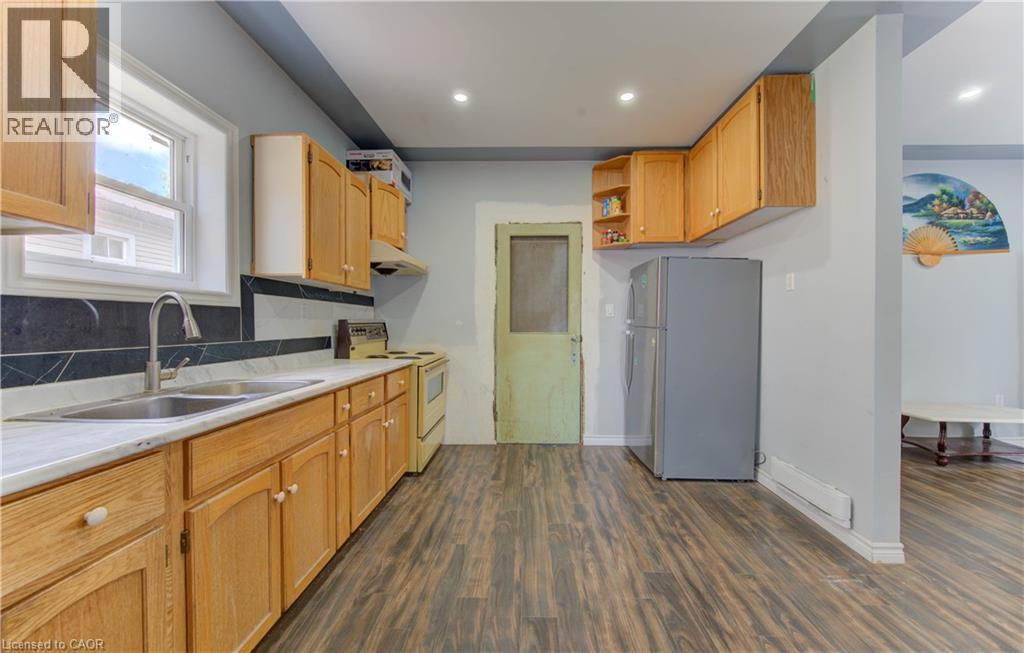 138 COURTLAND Avenue E thumbnail 6