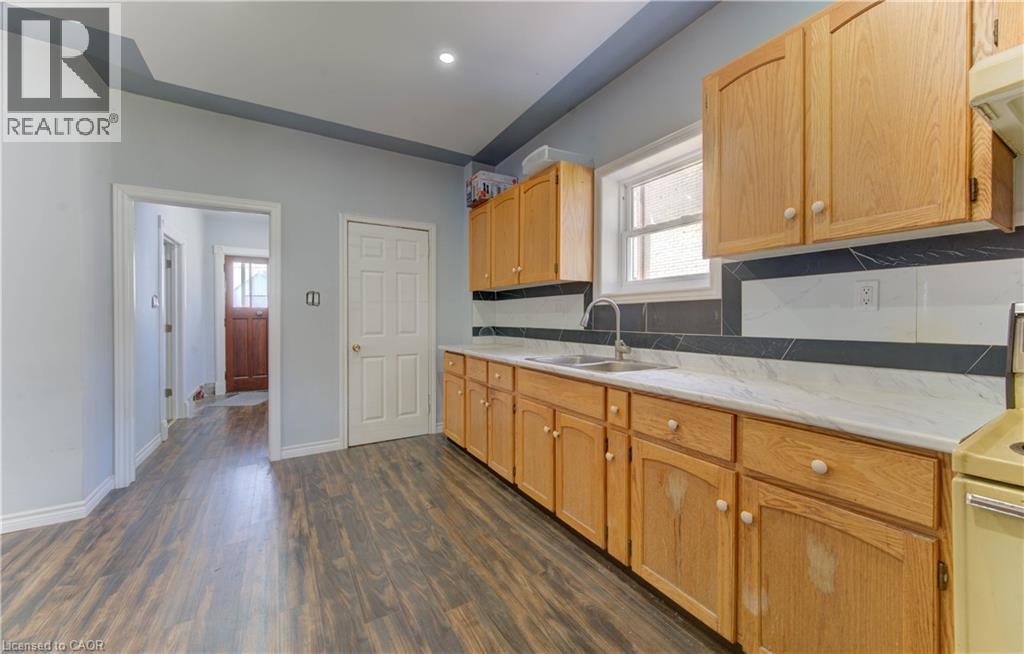 138 COURTLAND Avenue E thumbnail 7