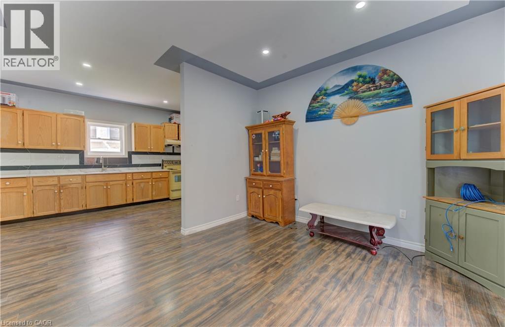 138 COURTLAND Avenue E thumbnail 9