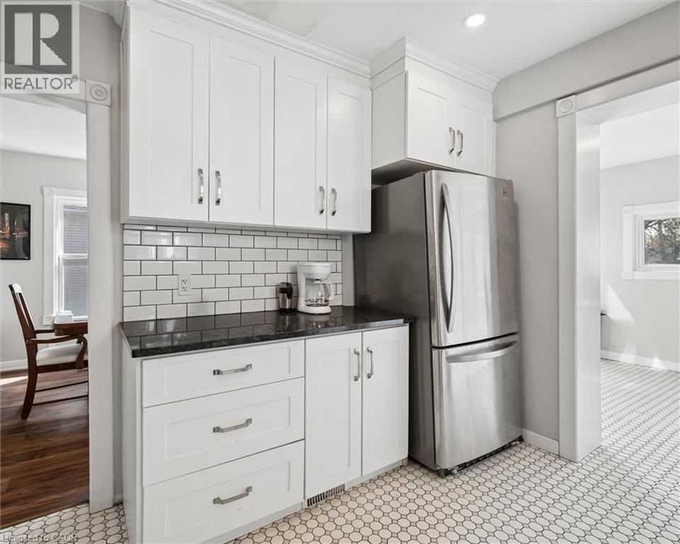 367 VICTORIA Street S thumbnail 11