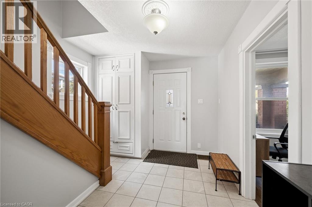 367 VICTORIA Street S thumbnail 5