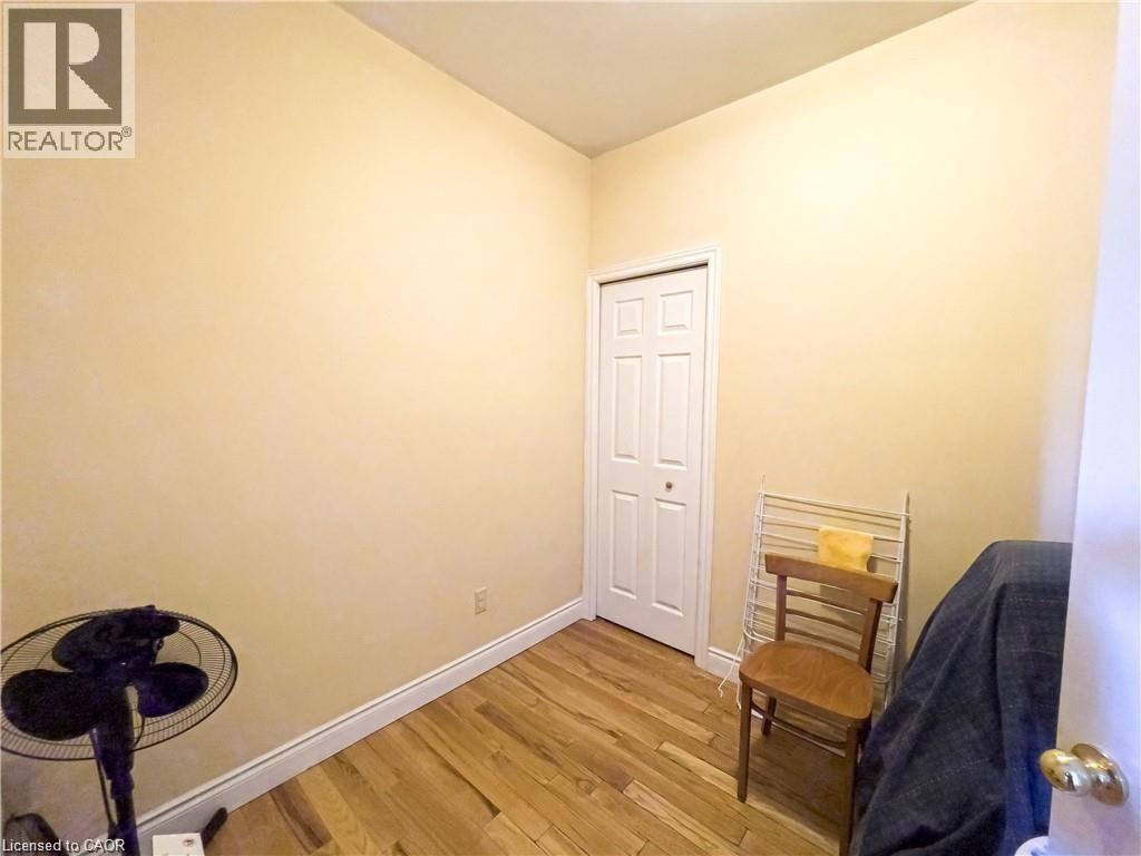85 KING Street W thumbnail 21