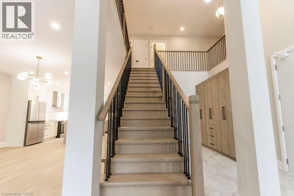 1105 MAIN Street E thumbnail 11