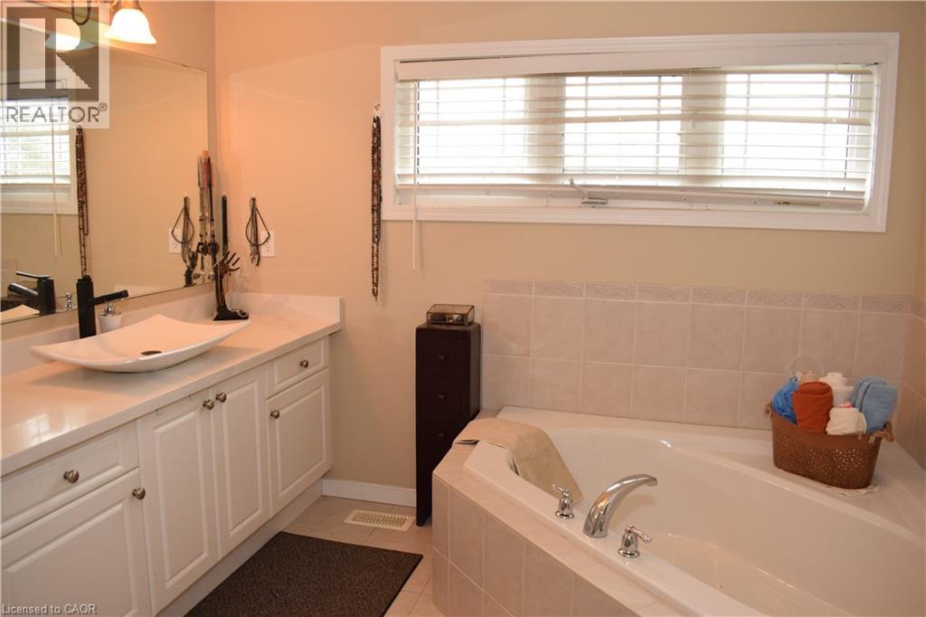 795 LAURELWOOD Drive Unit# A3 thumbnail 29