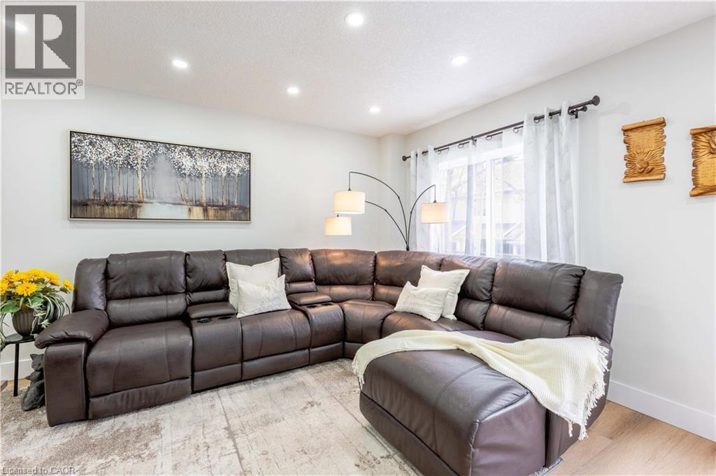 185 HIGHLAND Crescent Unit# 2 thumbnail 11