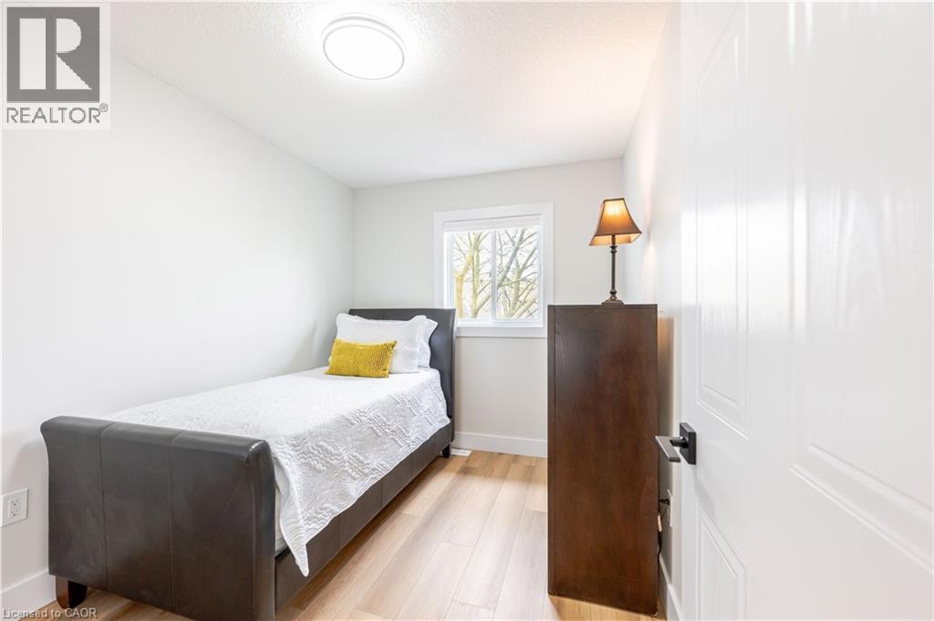 185 HIGHLAND Crescent Unit# 2 thumbnail 23