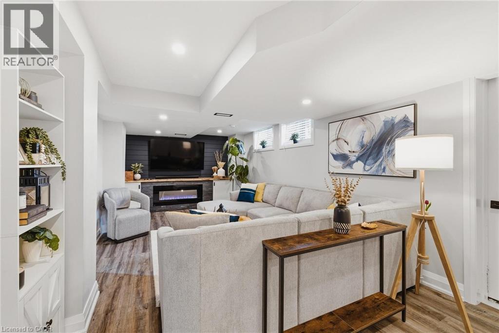 120 ELGIN Crescent thumbnail 19