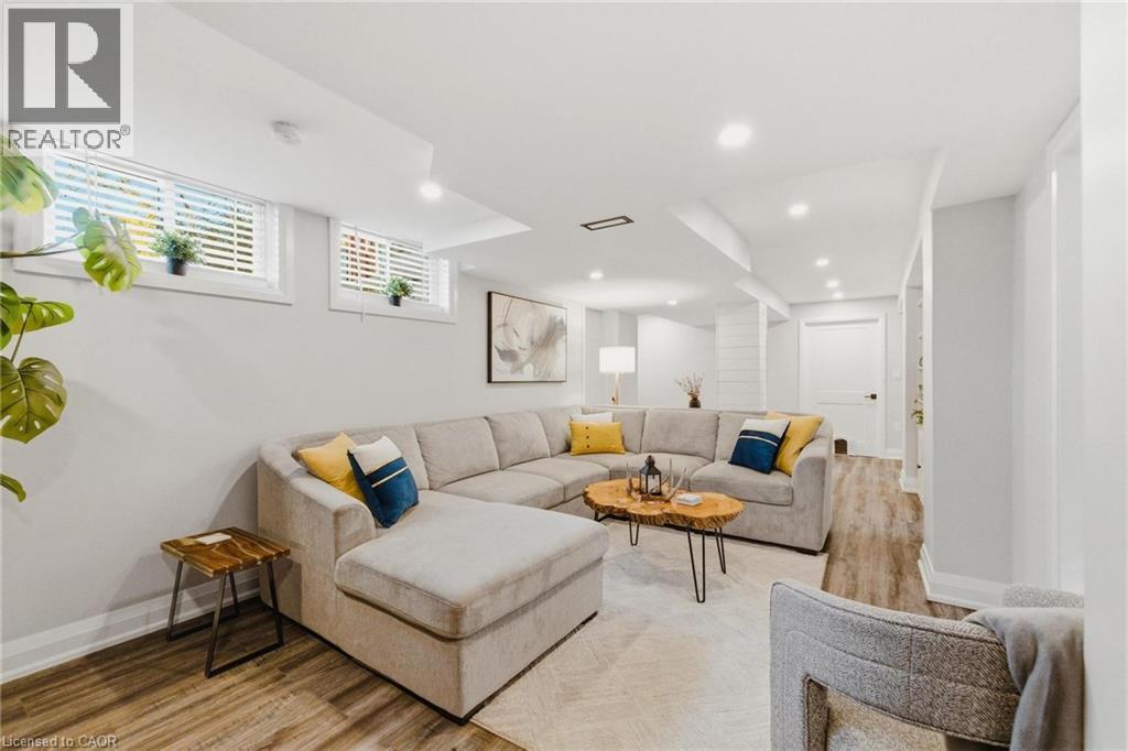 120 ELGIN Crescent thumbnail 20