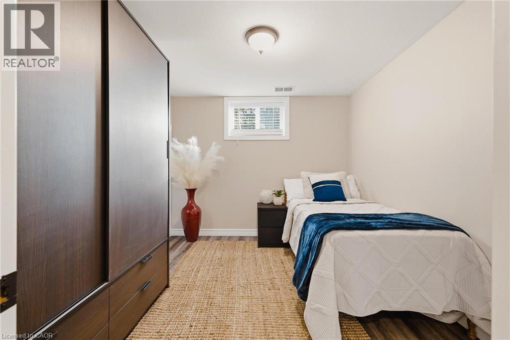 120 ELGIN Crescent thumbnail 25