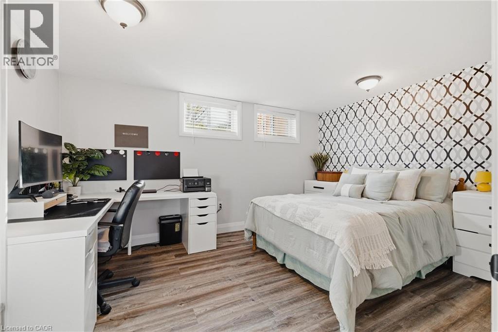 120 ELGIN Crescent thumbnail 26