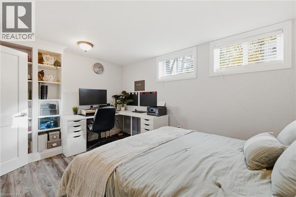 120 ELGIN Crescent thumbnail 27