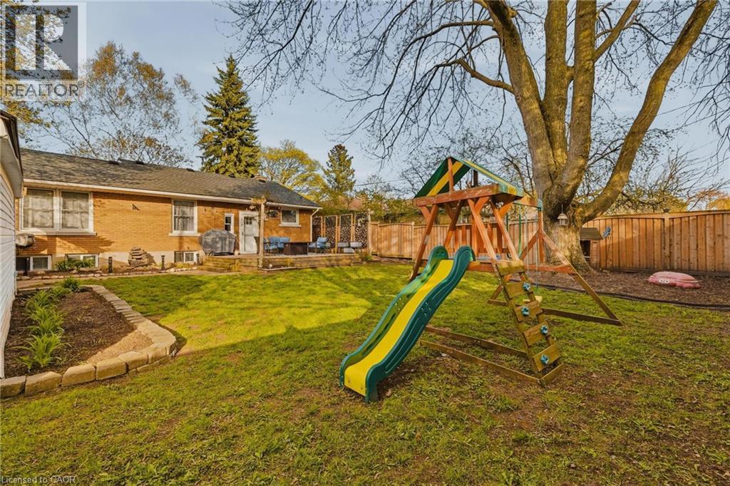 120 ELGIN Crescent thumbnail 32