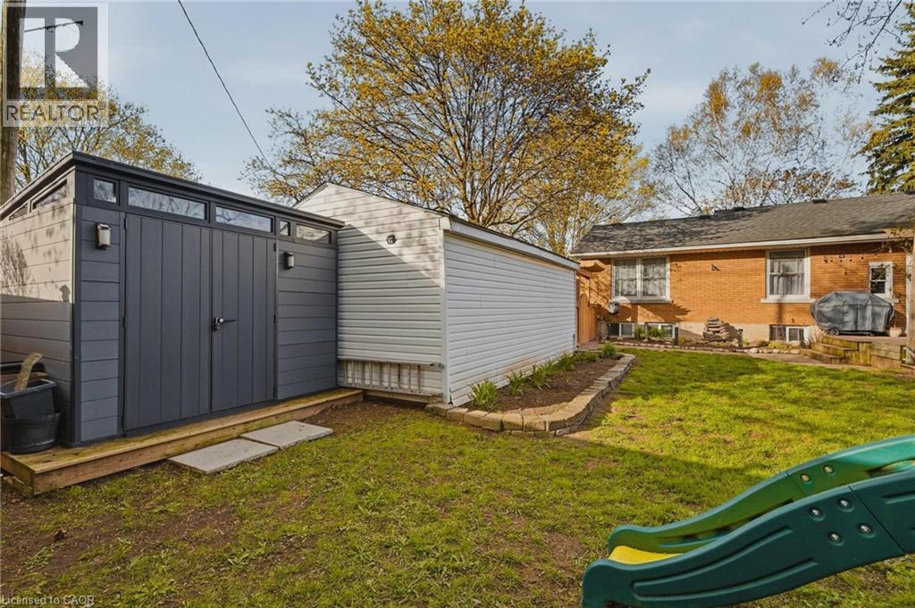 120 ELGIN Crescent thumbnail 33