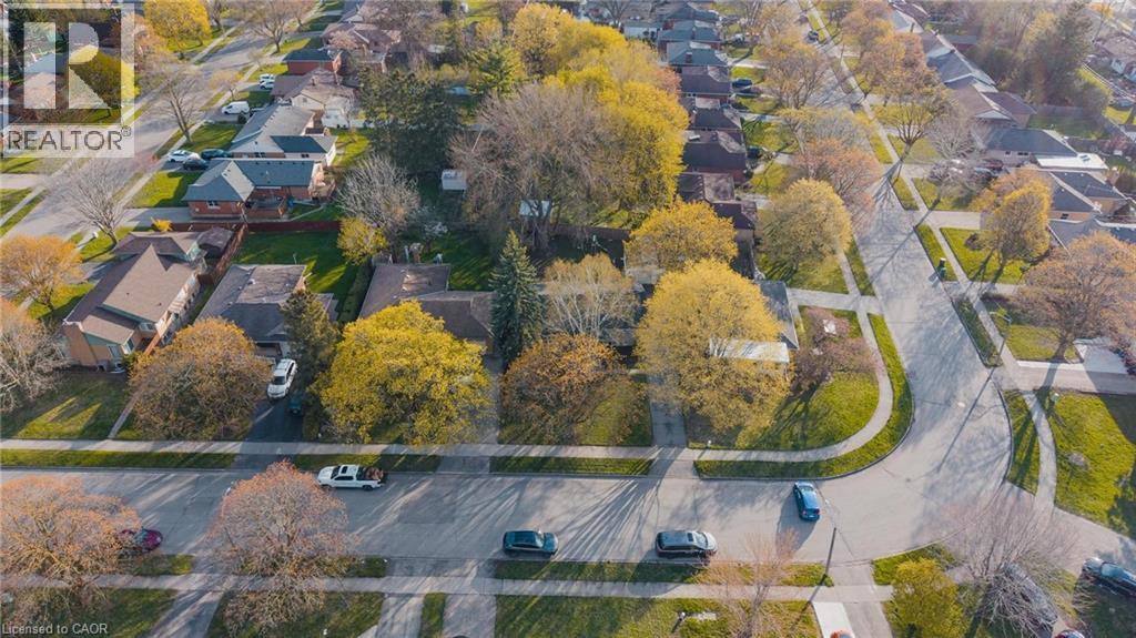 120 ELGIN Crescent thumbnail 35