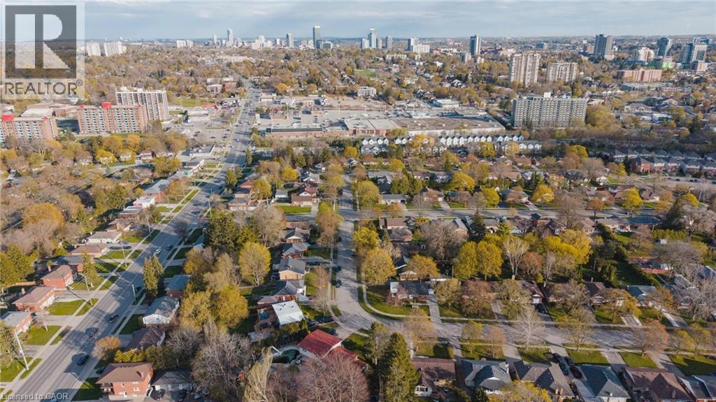 120 ELGIN Crescent thumbnail 37