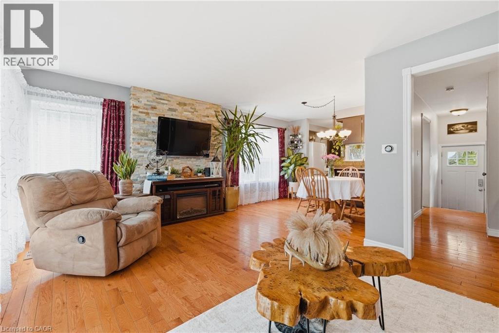 120 ELGIN Crescent thumbnail 4