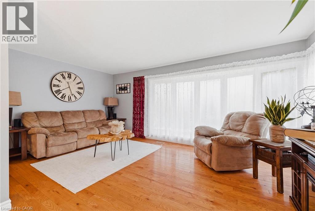 120 ELGIN Crescent thumbnail 6