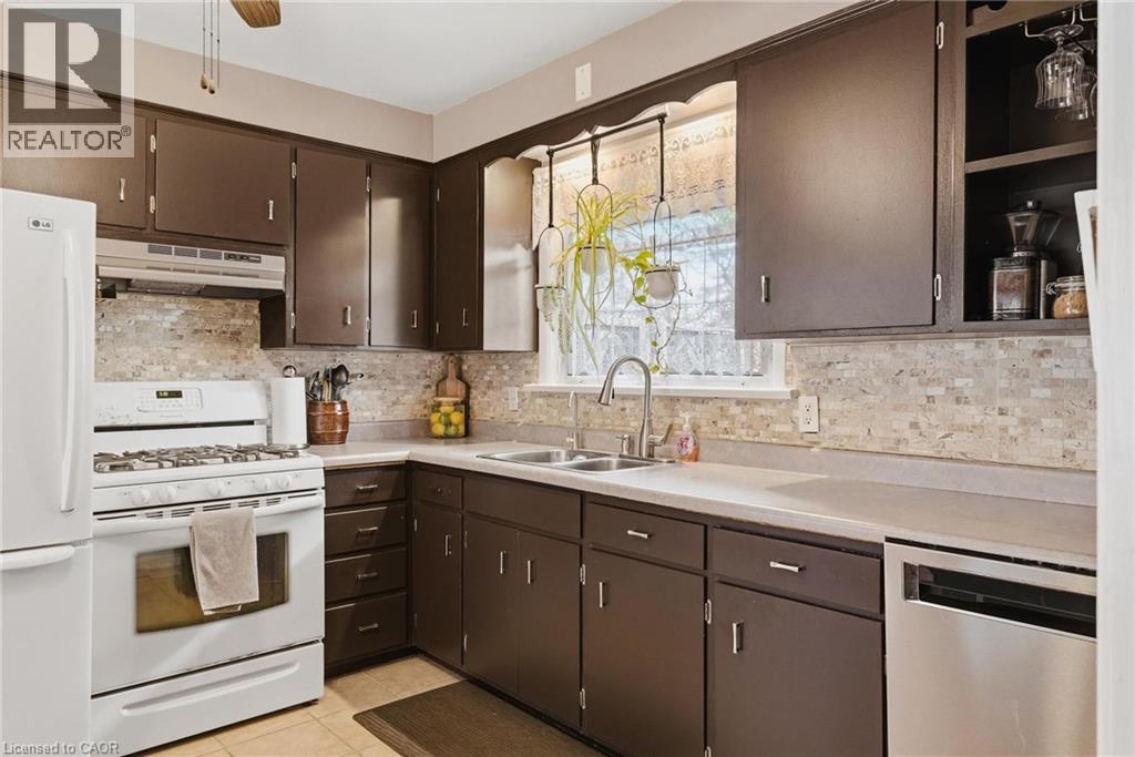 120 ELGIN Crescent thumbnail 9