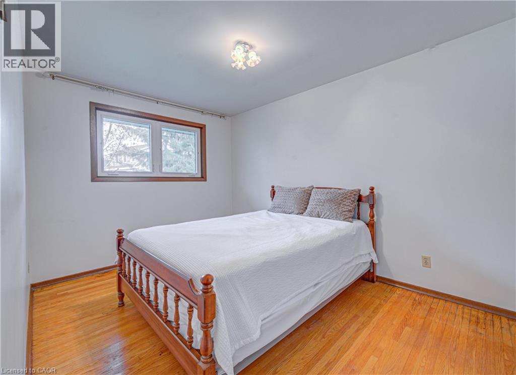 16 CENTENNIAL Crescent thumbnail 19