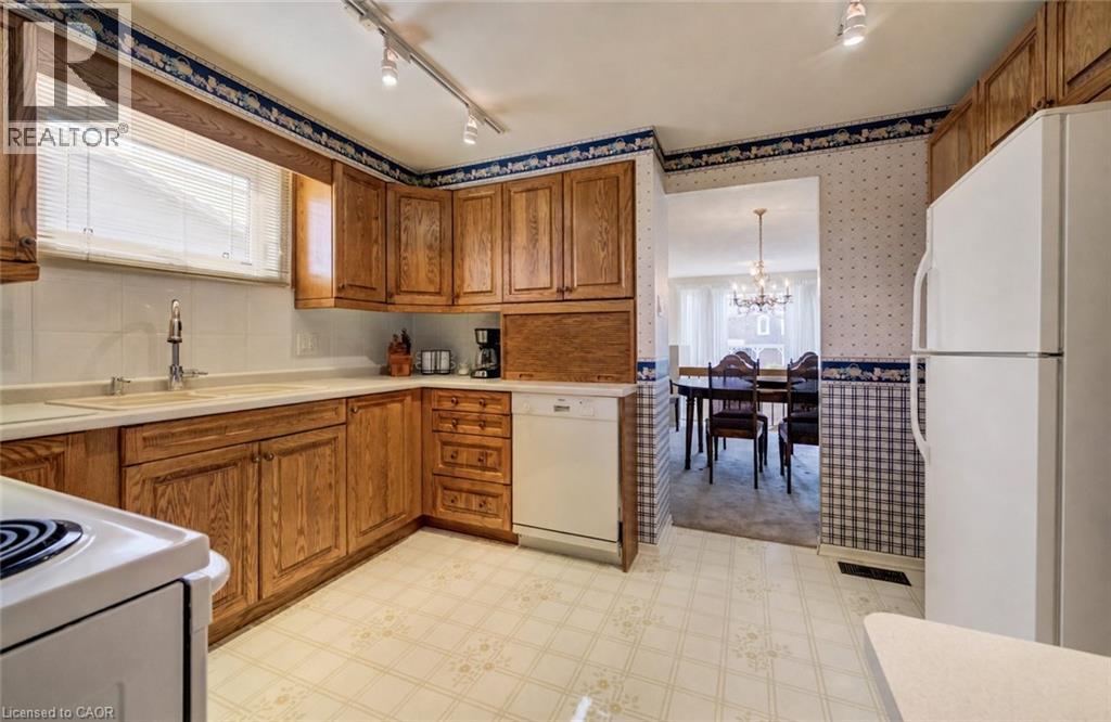 51 UNDERHILL Crescent thumbnail 14