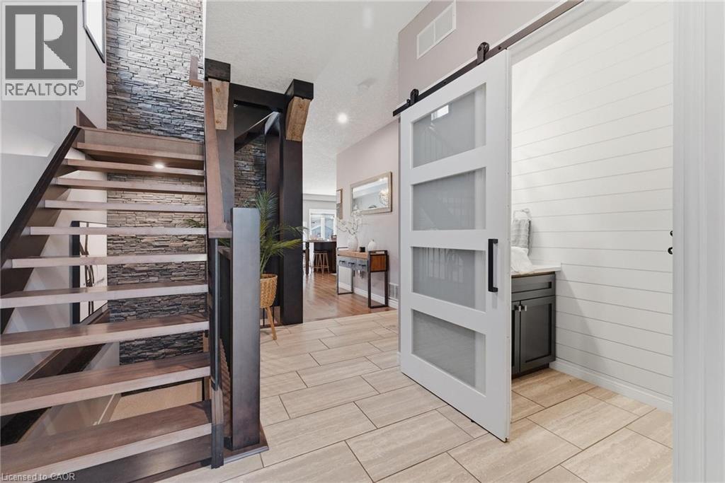 631 WOODLAWN Place thumbnail 3