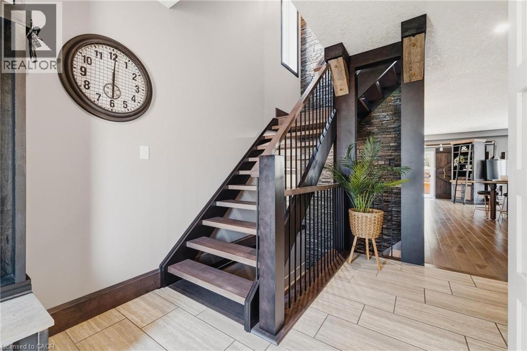 631 WOODLAWN Place thumbnail 4