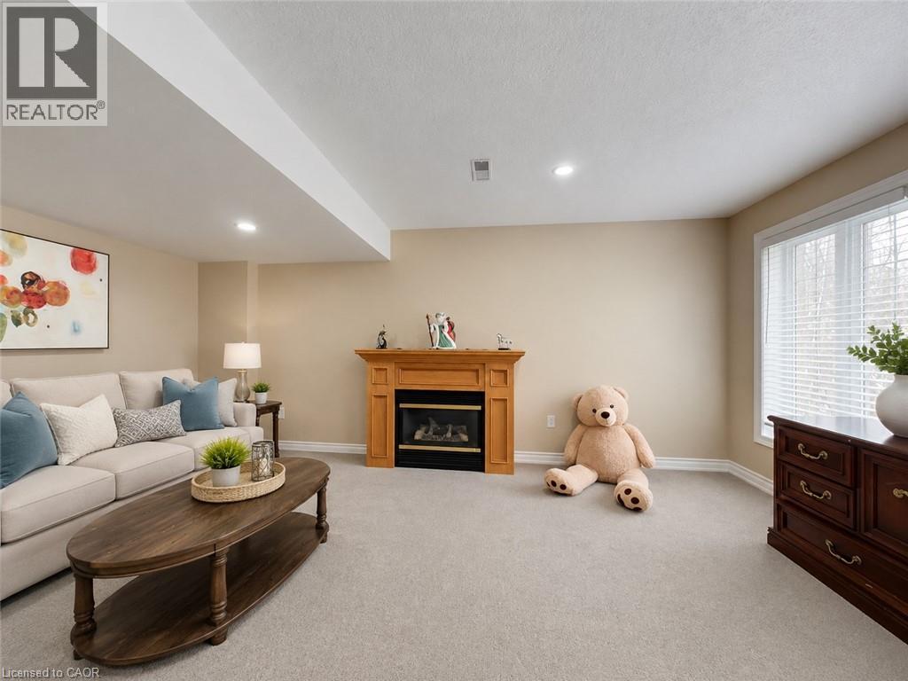 872 CREEKSIDE Drive thumbnail 35