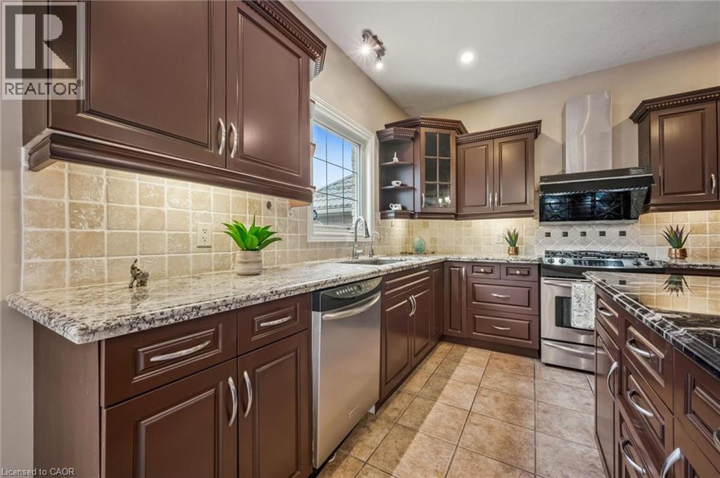 872 CREEKSIDE Drive thumbnail 17