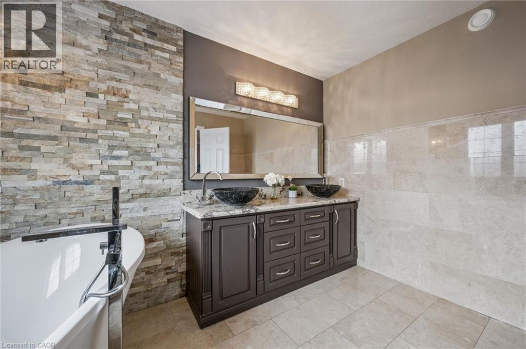 872 CREEKSIDE Drive thumbnail 29
