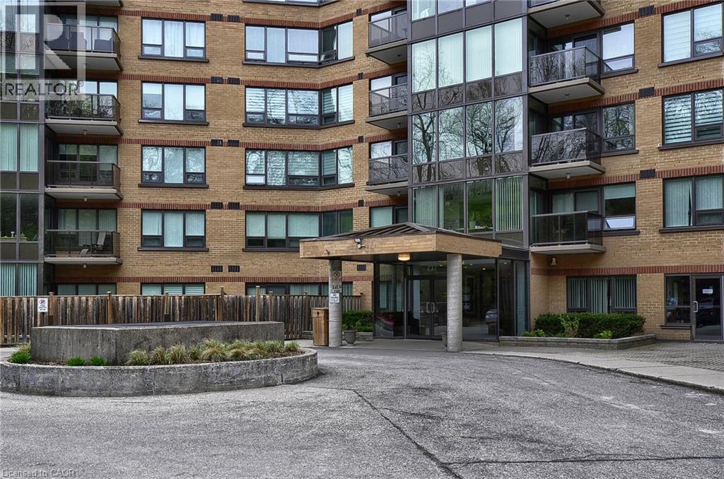 237 W KING Street W Unit# 1202 thumbnail 3
