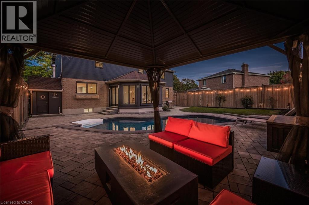 601 SANDRINGHAM Drive thumbnail 3