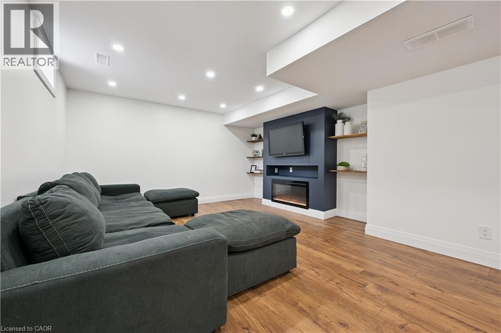 601 SANDRINGHAM Drive thumbnail 29