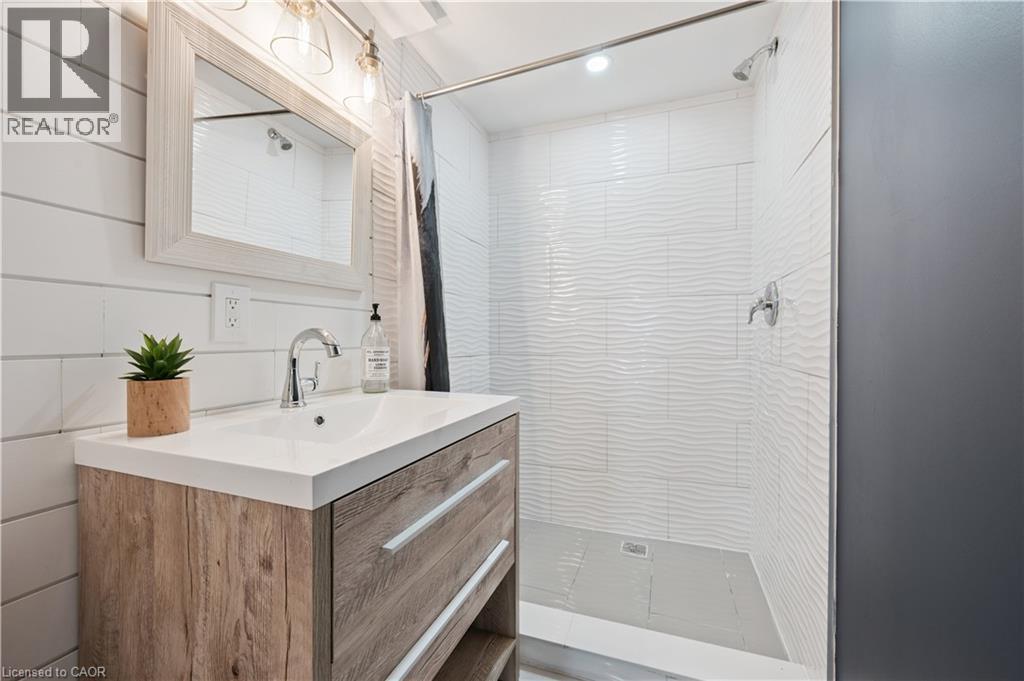 601 SANDRINGHAM Drive thumbnail 30