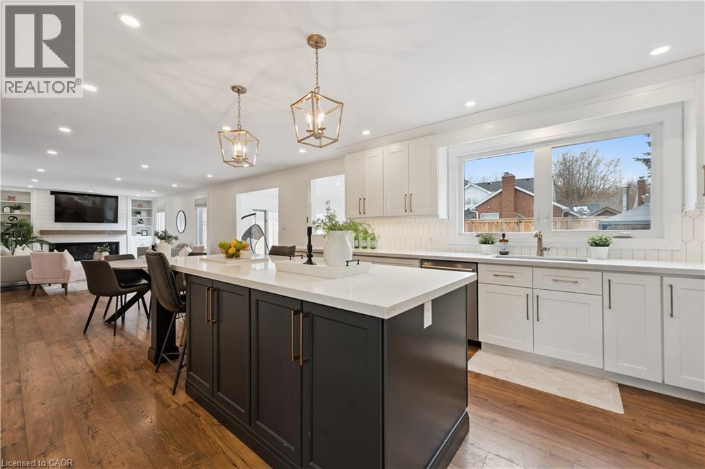 601 SANDRINGHAM Drive thumbnail 4