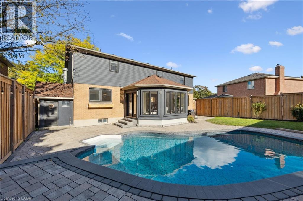 601 SANDRINGHAM Drive thumbnail 37